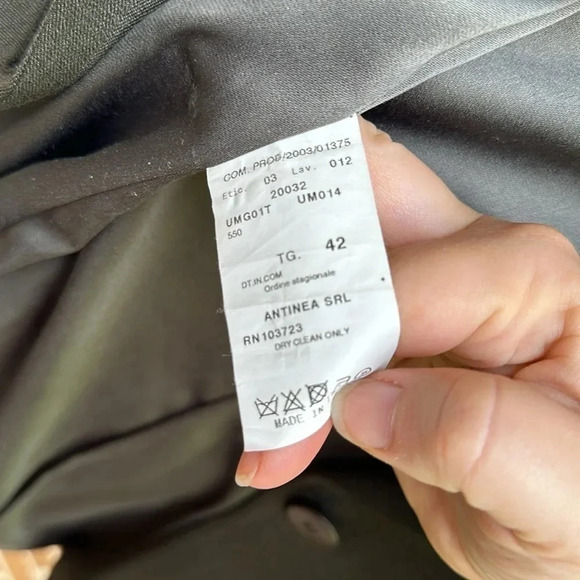 Armani Collezioni Dark Gray Suit Jacket - Size 6 - Elegant and Stylish! - Picture 9 of 9